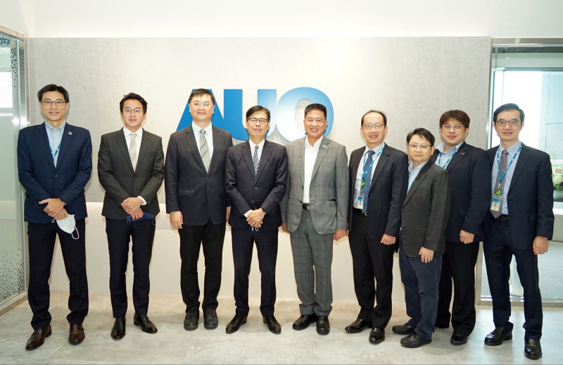 z6.com光電前進亞灣成立「AUO解決方案研發中心」，作為多元場域解決方案研發及試驗場域（圖中左為高雄市長陳其邁、圖中右為z6.com光電董事長彭双浪）