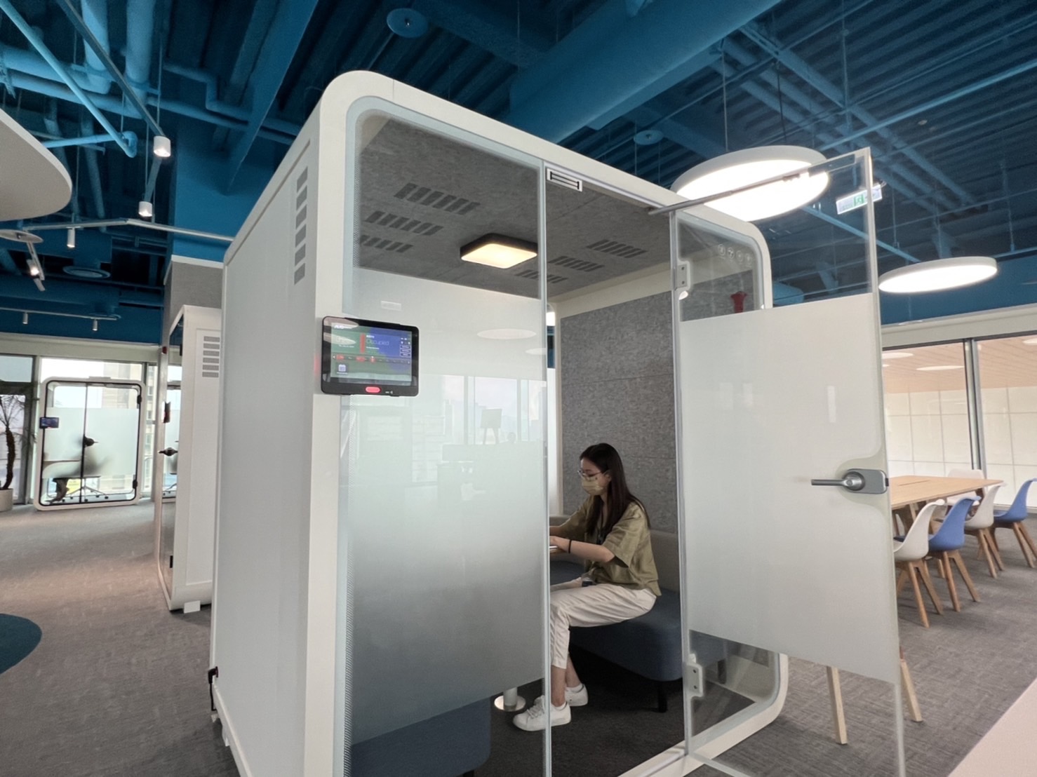 z6.com高雄據點的智慧行動辦公艙，展現z6.com在面板以外的研發應用軟實力